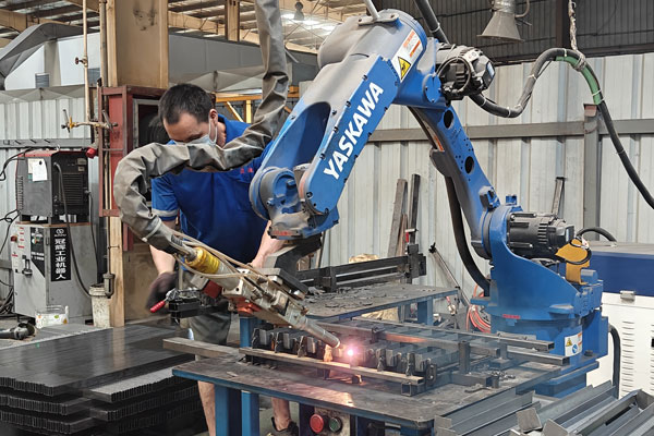 Robot automatic welding